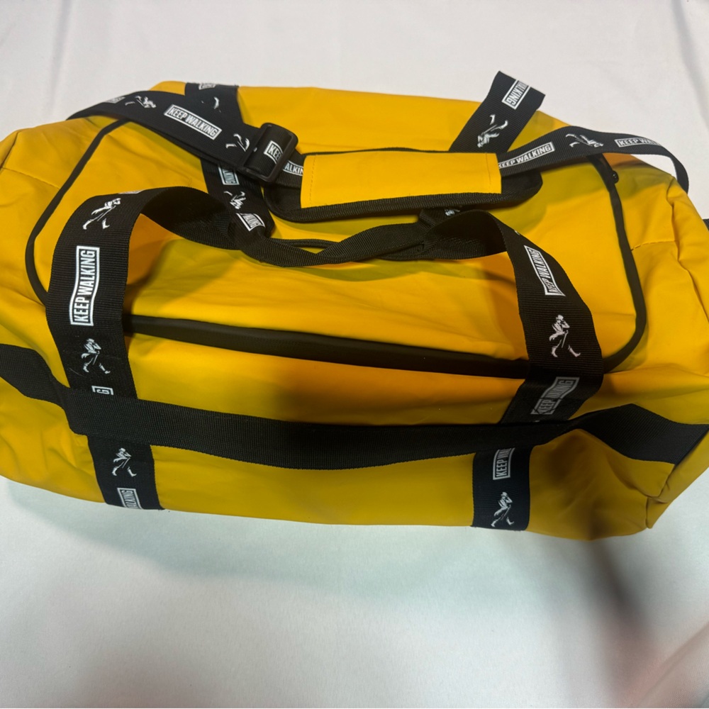 Johnny Walker Yellow Duffel Bag - Keep Walking (Promo) - Picture 2 of 8